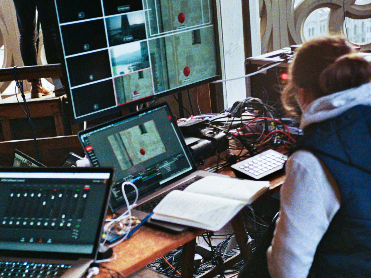 Das Grossmünster wird zum Sendeturm und sendet 25 Bilder pro Sekunde in den Livestream