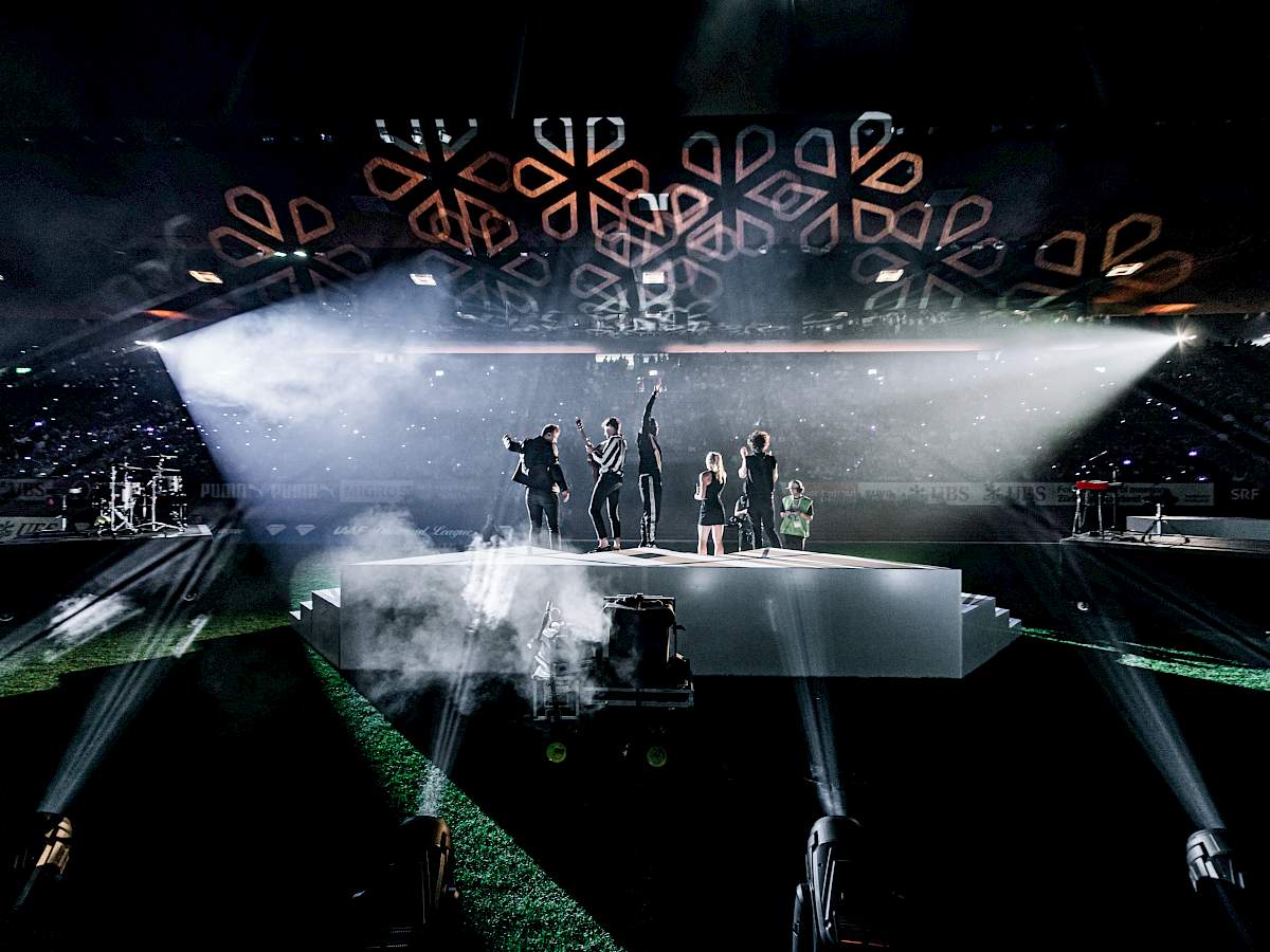 Gemeinsame Live-Performance von «Souvenir» im ausverkauften Letzigrund