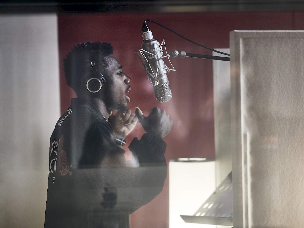 Einer der schnellsten 100-Meter-Läufer der Welt rapt auf «Souvenir»