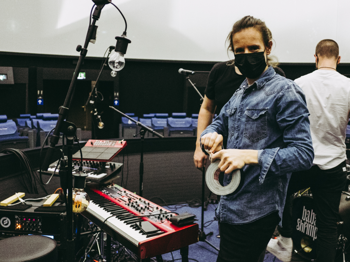 Baba Shrimps-Bühne unter der grossen Kuppel