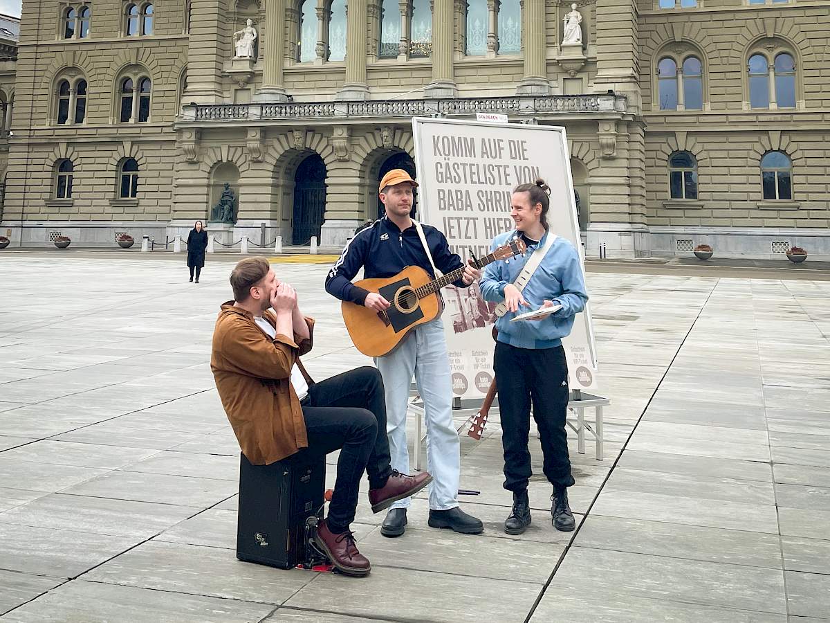 Baba Shrimps feat. Spezialplakat live auf dem Berner Bundesplatz...